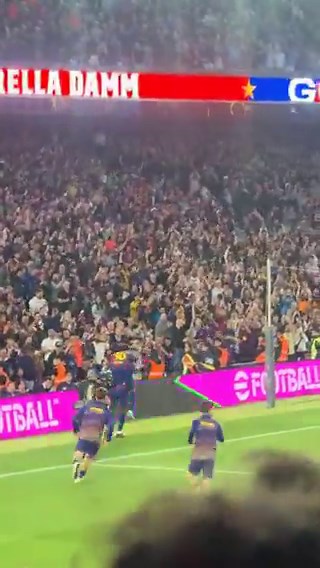 Rashford was so shy to celebrate his goal only for Yamal to push him to celebrate more with the fans. 😭❤️