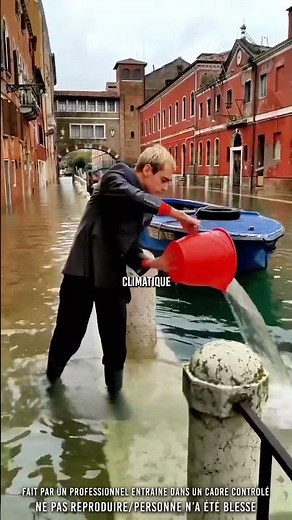 😳 The city being swallowed by water…