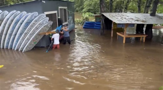 Heavy rains, flooding slam Oahu and Kauai