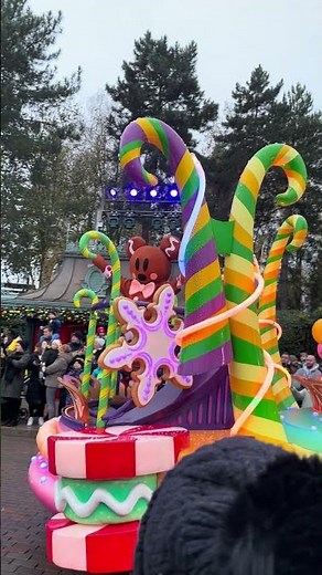 Mickeys Dazzling Christmas Parade at Disneyland Paris (Part 2)