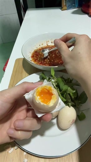 Thử luộc trứng lòng đào bằng nồi chiên không dầu