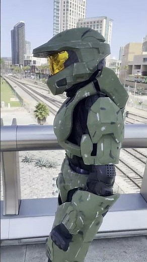 Master Chief Cosplay at San Diego Comic Con #halo #masterchief #cosplay