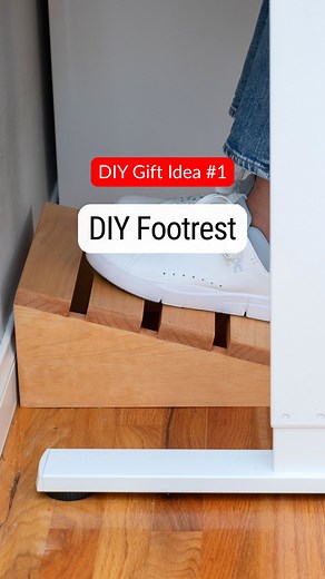 DIY gift that says “put your feet up” 🦶 Kicking off DIY gift week with a quick, beginner-friendly gift perfect for anyone who who works from home, loves to relax, or just deserves a little comfort this season. 👉🏼 Comment “plans” and I’ll send you the link to get the detailed build plans with cut list and step-by-step instructions! Who do you know that needs one of these? Be sure to see be sure to follow @woodshopdiaries and @housefulofhandmade to see a new DIY gift idea each day this week fro