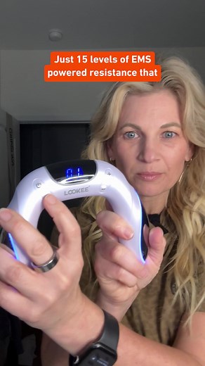 Struggling with flabby arms and sagging skin? This EMS arm toning device helps reduce arm fat without weights. #armworkout #armwörkout #armworkouts #armworkout💪 #armworkouttips #armworkoutvideo #armworkoutathome #armworkoutforwomen #armworkoutforwoman #armworkoutsforwomen #armtoning #armtoningtips #armtoningover50 #armtoningworkout #armtoningexercise #TonedArms #tonedarmsworkout #tonedarms #upperbodyworkout #upperbodyworkouts #upperbodyworkout✔️ #upperbodyworkout💪 #upperbodyworkoutforwomen #em