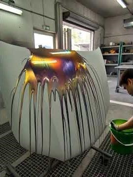 Use a paint bucket to splash paint on the hood. #เคาะพ่นสี #automotive #ช่างทำสีรถยนต์