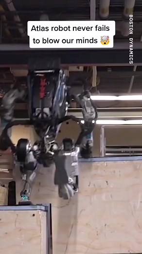Atlas Robot Performs Impressive Parkour Stunts