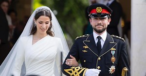 Royal wedding : les plus belles robes transparentes repérées au mariage du prince Hussein de Jordanie et Rajwa Al-Saif