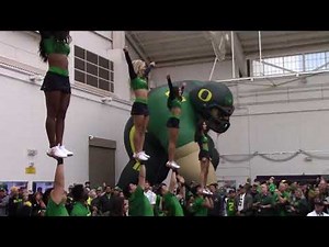 2017 - 18 Oregon Ducks Cheerleaders