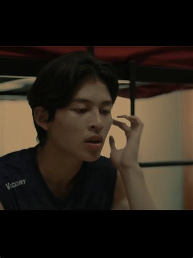 IM CRYING. That was such a sassy radio rebel hair tuck Pond 😭😭 || btw yall Im gay so dont come for me LMAO . . #thaibl #neverletmego #pondphuwinn #pondphuwin #lgbtq