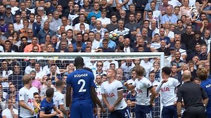 Marcos Alonso ➕ tendangan bebas ➡️ GOL! ⚽️ #GoalOfTheDay | Premier League