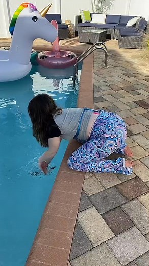 I am who I am, take me or leave me 😉 #poolside #cucumber #swimming #poolgirl #PoolParty | Gotta Love Renee