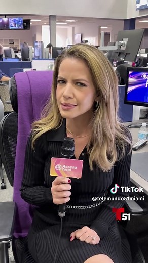 Este martes se conocerán todas las celebridades que entrarán a La Casa de los Famosos en el estreno de la nueva temporada por Telemundo 🔥 Mientras tanto, nuestros presentadores nos dicen a quiénes pondrían ellos… 👀 ¿Y tú? ¿A quién pondrías? #lacasadelosfamosos #telemundo #famosos