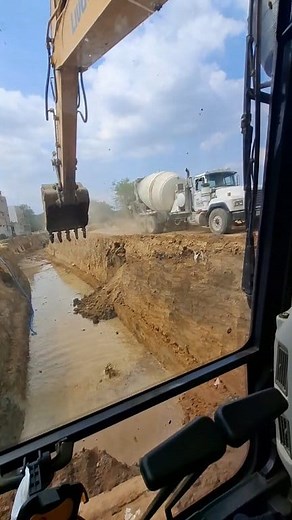 1.3K views · 14 reactions | Se nos inundó la excavación #heavymachinery #olbandouinariapesada #olbandol #ymachinery #YMACH #machinery #excavator #maquinariapesada #construcciones #hardwork | Fiebre por la Maquinaria Pesada. | Facebook