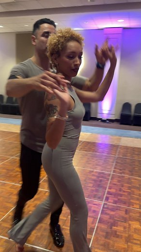 💃🏽🕺🏽Just a little mid workshop run by @sam_mayambo and @del_dominguez_mayambo for their workshop at @chiwdc. ❤️ Huge thanks to the organizers for a well organized event that was a welcome addition to Chicago's ever growing Afro Latin dance calendar. We all had a blast, here's to next year! | Mayambo