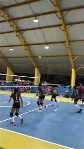 Olha o que a levantadora fez depois desse passe...