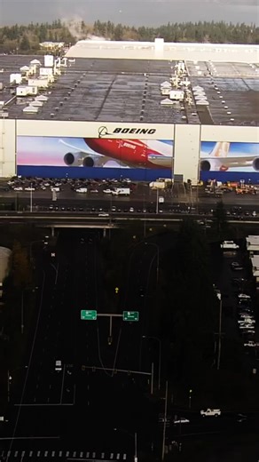 Tour the world's largest factory and get an exclusive view of the assembly process from our balcony. | Boeing Future of Flight