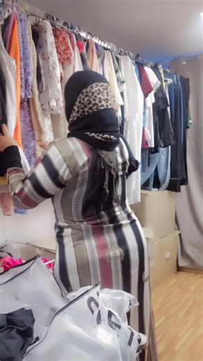 Organizing Clothes Efficiently in a Boutique