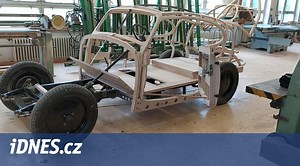 Sporťák Praga skončil po neúspěchu jako limuzína, majitel mu vrací tvář - iDNES.cz