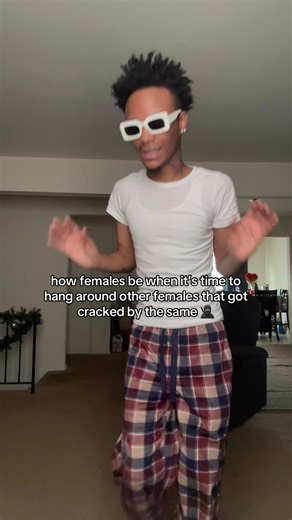 haz (@hazzycapone)’s video of girls