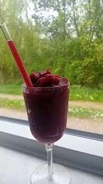 Homemade Strawberry Slush Liqueur – Easy Frozen Summer Drink