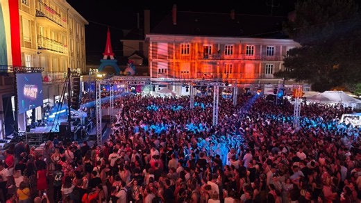 VIDÉO. L'émouvant départ à la retraite de Noël, pompier, devant près de 4 000 personnes qui chantent « Les Corons »