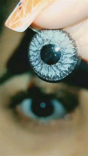 A Y E S H A K H A N on Instagram: "How to Apply Eye Contact Lenses Step-by-Step Guide Applying contact lenses can feel tricky at first, but with a little care and hygiene, it becomes super easy #eyelens #contactlense 💧 Step-by-Step Application: 1️⃣ Wash your hands 🧼 – Always start with clean, dry hands. 2️⃣ Rinse the lens 💦 – Use fresh lens solution (never tap water!). 3️⃣ Place the lens on your fingertip ☝️ – Make sure it’s not inside-out (it should look like a perfect bowl). 4️⃣ Hold your e