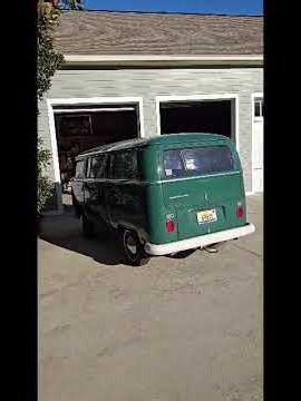 1969 Volkswagen Bus T2 - Start Up & Backing Up