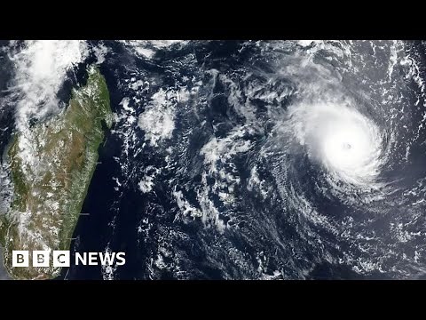 Four killed as Cyclone Freddy hits Madagascar - BBC News