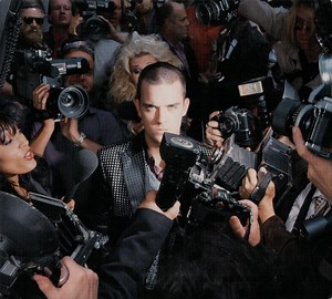 Robbie Williams - Life Thru A Lens