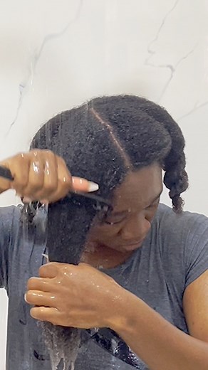 286K views · 1.2K reactions | When you washing your hair, one thing you try to avoid is spending too much time in the bathroom. One hack that saves me so much time is combing my hair under running water after applying conditioner. This makes it easier to comb and gets all the tangles out immediately too. Remember to divide your hair into sections and applying your conditioner very well before combing under the water. | Eveh | Facebook