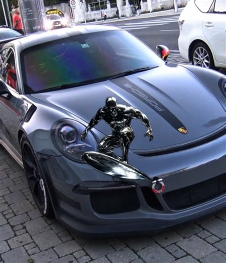 Arab Supercars: F12 N-Largo vs 911 GT3 RS