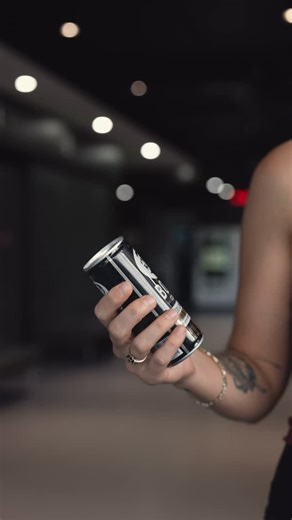 There’s a lot of research behind the topic of caffeine and its relationship to training ☕️ Let’s go over how caffeine can affect your performance in the gym and what else you need to consider before taking it yourself! 💪🏽 @fitnfuelledbytay #o2performance | O2 Performance