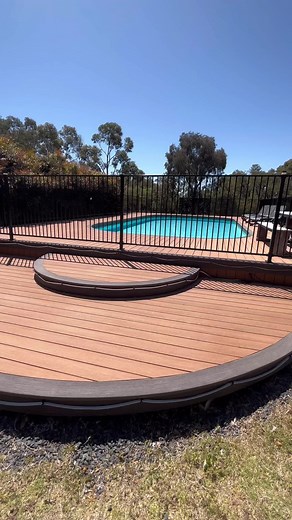 Hard to believe this is an above ground pool! The big 11.76 x 5.76 x 1.37m fully decked and hiding the frame to create that inground look without the fibreglass or concrete price tag 👌 #modularpool #abovegroundpool #abovegroundpooldeck #perthwesternaustralia #perthpools #rurallife #sternspools