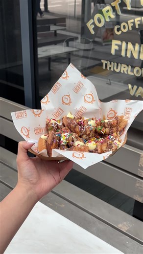 Lucky’s Dessert Poutine by @49th 🍩😋 Newly launched sweet treat, perfect for sharing! We checked it out at the Thurlow location but it’s available at all locations for a limited time. #downtownvan #downtownvancouver #yvr #yvrfood #dessert #vancouver