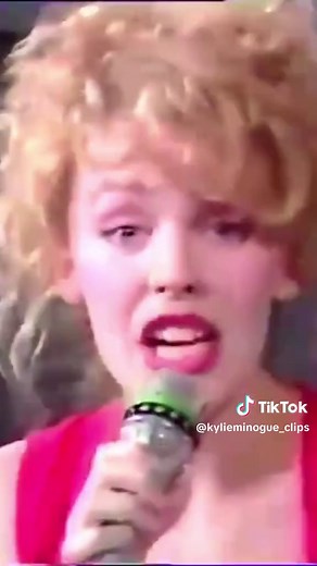 Kylie Minogue en Los Campos Elíseos 1988: The Locomotion