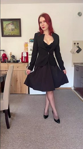 🖤 #nylon #hosiery #redhead #redhair #tights #tightsfashion #legs #fashion #officewear #ootd #heels