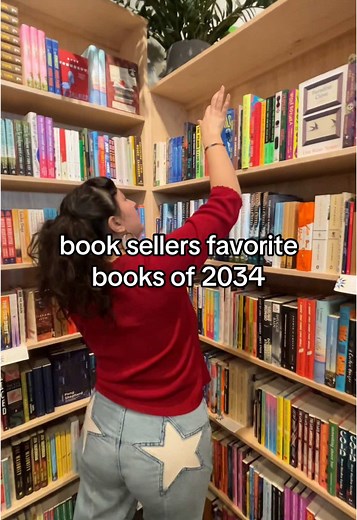 Asking book sellers their favorite books of 2024 🤭 #bookstore #bookish #booktokfy #bookrecs #bestbooksof2024 #indiana