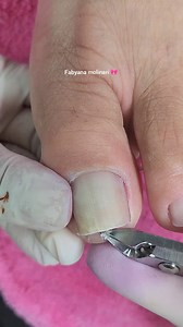 5.6M views · 59K reactions | Vídeo aula gratis completa de cutilagem e esmaltação 殺 | Fabyana Molinari Manicure | Facebook