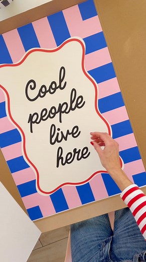 Créez une ambiance colorée chez vous avec des affiches haut de gamme de chez Desenio (à un prix que vous allez adorer !) 📷 : @so.leben.wir | Desenio