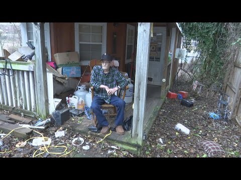 City forcing Navy vet out of storage building he’s called home for 7 years | WSOC-TV
