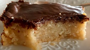 Ovo je NAJSOČNIJI posni kolač koji ste ikada probali - kolač sa jabukama i grizom