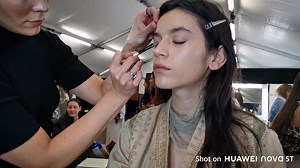 36K views · 6 comments | Join us as we head backstage to check out NZ Fashion Week's hottest beauty looks. From bright 80s-inspired eyes to juicy natural skin, see the trends that hit the runway #HuaweiNova5TNZ | Viva - The New Zealand Herald | Facebook