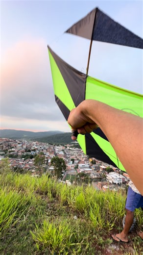 Soltando Pipas Gigantes no Céu