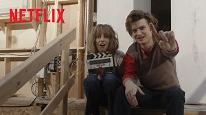 Dávejte pozor, šprti... Jsme v půlce natáčení poslední série Stranger Things a chtěli jsme vám ukázat, co jsme zatím vytvořili. | Netflix