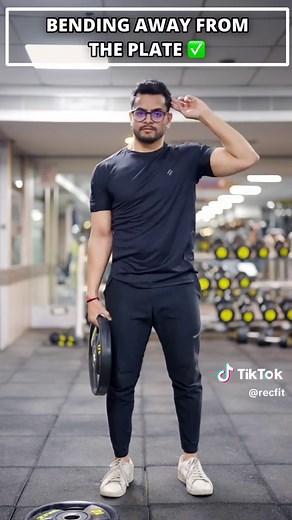 Side bend mistakes and corrections tips. Side bend or lateral spinal flexion is a good exercise to train your obliques. This video shows the common mistakes made by beginners while performing side bends and how to correct them. ❌️ Do not use two weight plates on both sides. This counteracts the resistance. ✅️ hold the weight plate on one side and turn your torso sideways on the opposite side to challenge the muscles. ❌️ Do not move towards the weight plate during the side bend. This removes tens