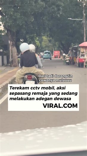 Evoke Indonesia on Instagram: "✨ ROAD TO PAYDAY ✨ Lagi lagi kerekam aksi aneh orang di jalan… Tapi pas disamperin ternyata karna si mbanya gatel2 akibat koreng 😭🙏🏼 Langsung aja kasi rekomendasi sabun mandi yang bisa samarin koreng dari Evoke yang Coastal Journey, ada kandungan GigaWhite & Niacinamide yang udah kebukti bisa samarin koreng & bekas luka 🥰 Yang mau cobain, bisa langsung checkout di link di bio ya, atau ke 🍊Shopee: Evoke official store #evoke #coastaljourney #sabunmandi #korenga