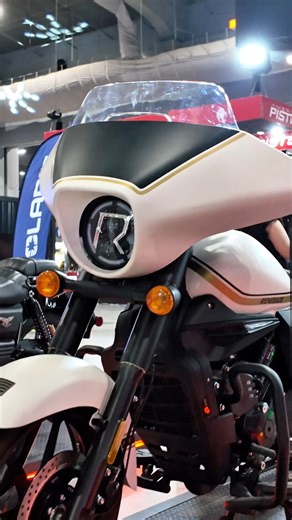 3.8K views · 38 reactions | Nueva marca de motocicletas llega a México con un catálogo muy amplio, se trata de UM Motorcycles, lo que más llamó mi atención fue su gama retro, 4 motocicletas con un ADN clásico y la más top tiene ABS + FI | MIKE MP | Facebook