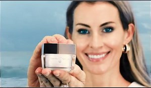 Emu Oil - Pure Australian Natural Refined Rendered 6x Times Filtered Bulk - 32 oz - Thick Creamy Moisturizer for Skin Body Hair Face Dryness Nails Cuticles Massage - Extra Strength