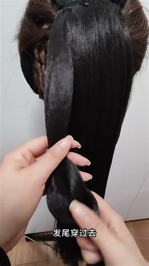 Easy Chain Bun Hairstyle for Beginners