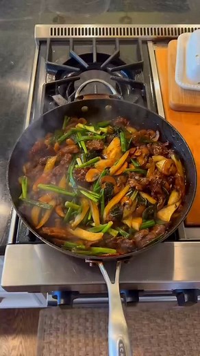 🔥 Sizzlin’ Into the Week With Chef-Prepared Meals This Meal Prep Monday, we’re turning up the flavor, and the volume. Because nothing says “fresh start” like the sound of dinner already cooking. This isn’t just dinner, it’s a rhythm. A reset. A reminder that your week can start with flavor and ease. At The Family Chef, we prep meals that are tailored to your household, cooked with care, and ready when you are. From the first sizzle to the final bite, our chef-prepared meals bring comfort, nutri